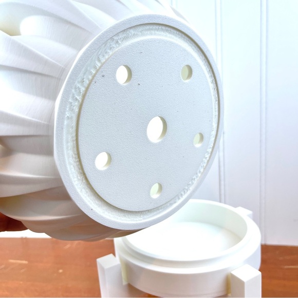 Halden Planter Pot, Indoor Planter w/ Drainage Hole and Drip Tray - Picture 5 of 8